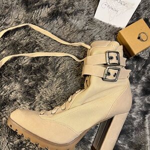 Shoe Dazzle Cream Lace-Up Women's Boots